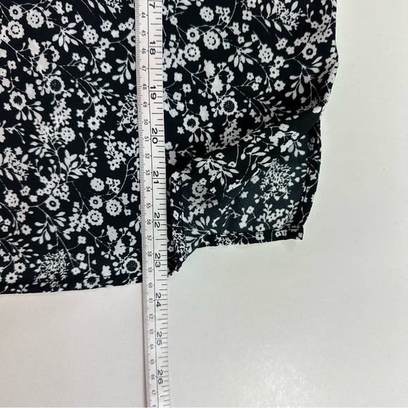 CeCe Floral V Neck Blouse Womens Small Long Tie Sleeves Black & White Chiffon - Picture 8 of 9